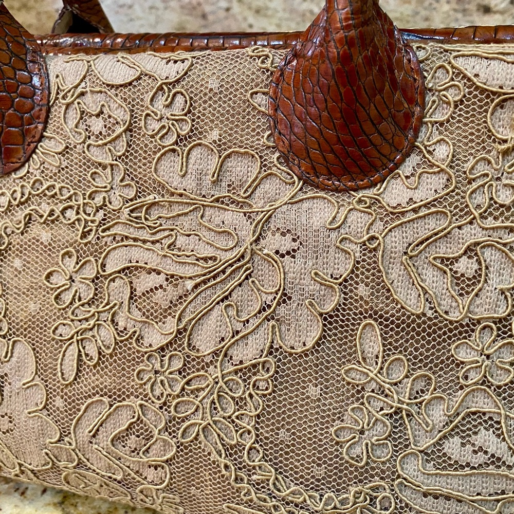 Clever Carriage Company Castle Lace and Leather Satchel, Excellent condition! - Picture 8 of 12